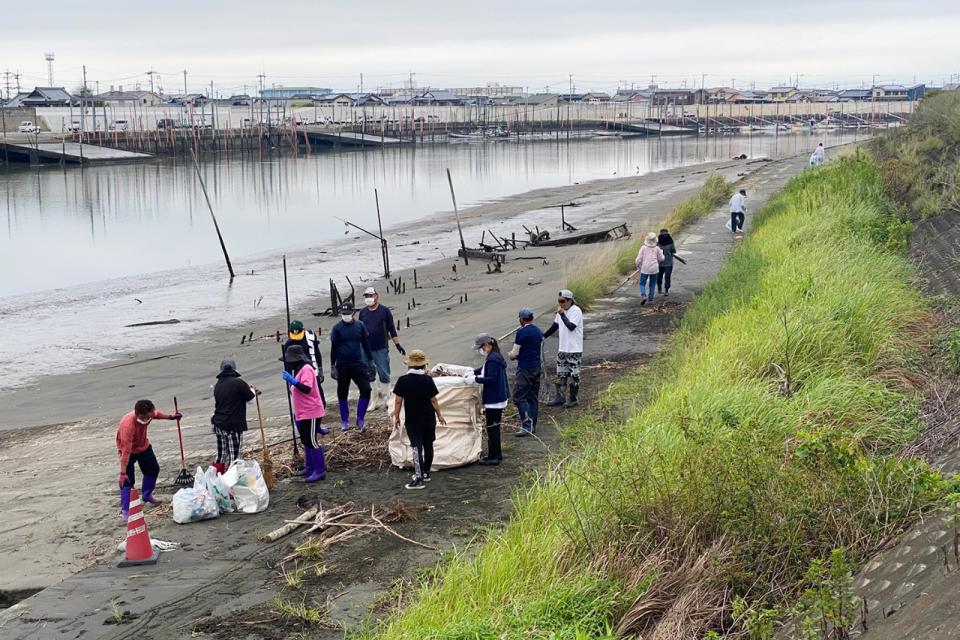 写真：清掃作業の様子